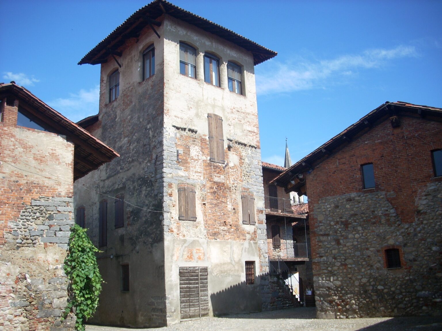 Edificio con casa-torre nel Ricetto di Candelo