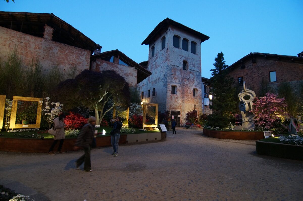 La piazzetta e la Casa del Principe al crepuscolo