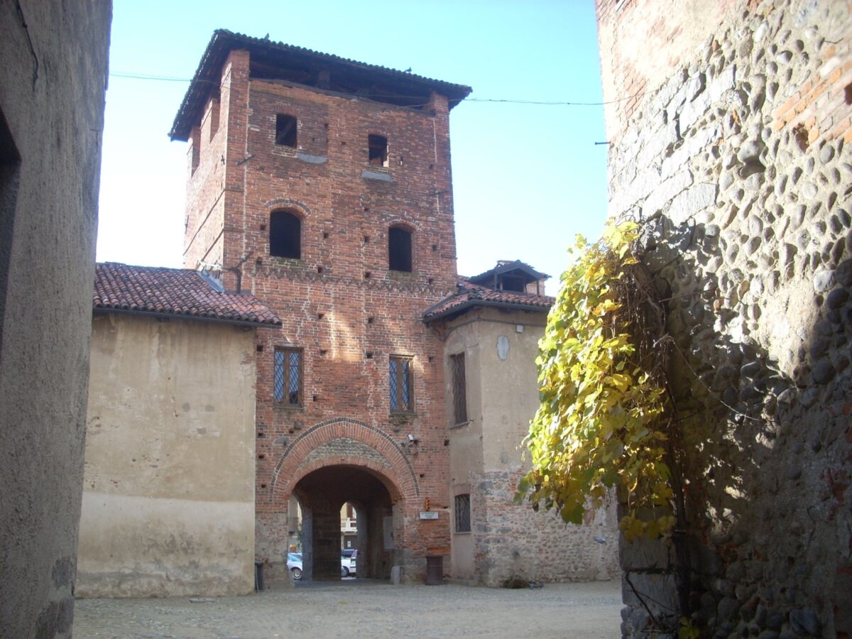 La torre-porta del Ricetto vista dall’interno